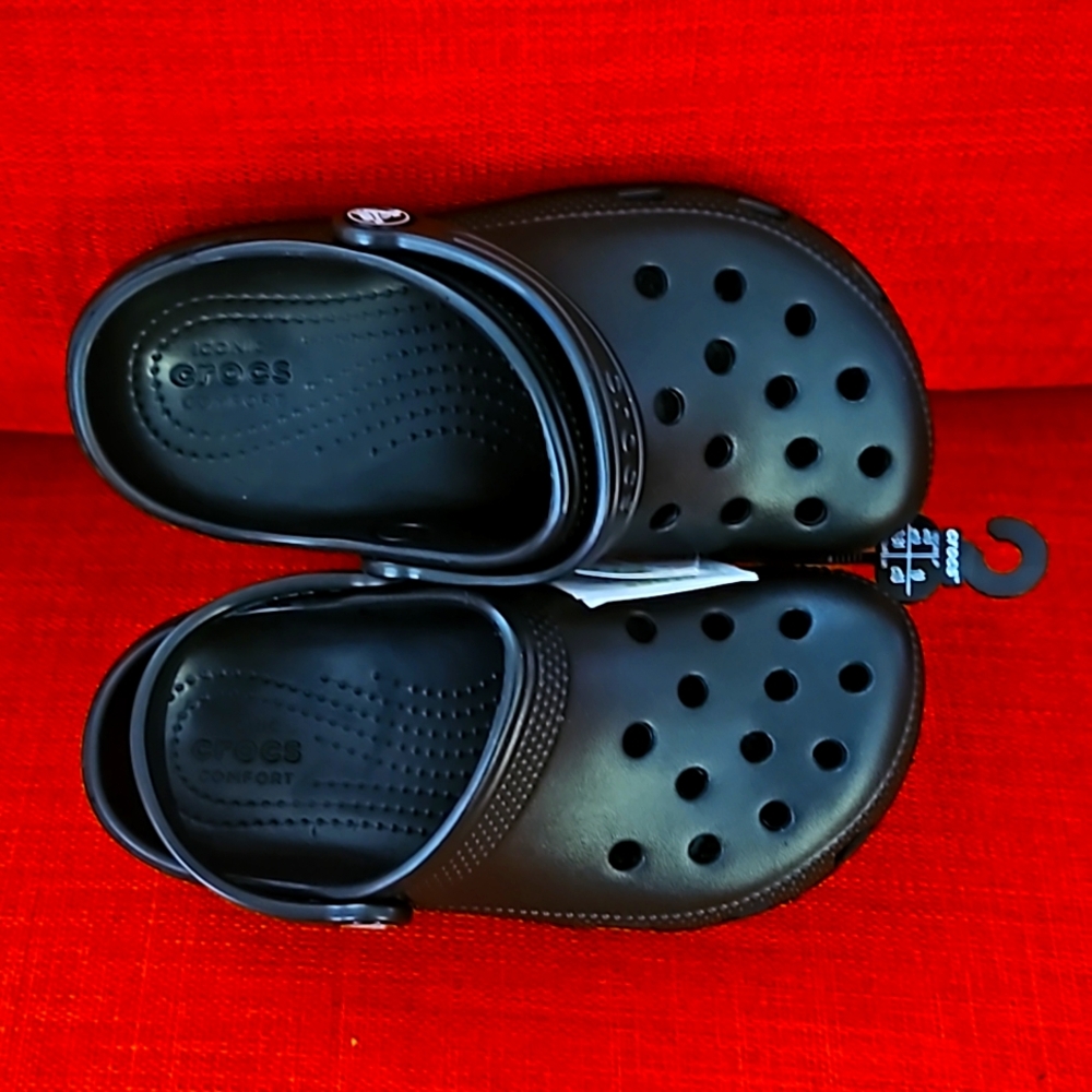 NWT Classic Crocs Kids in Black Sz 13